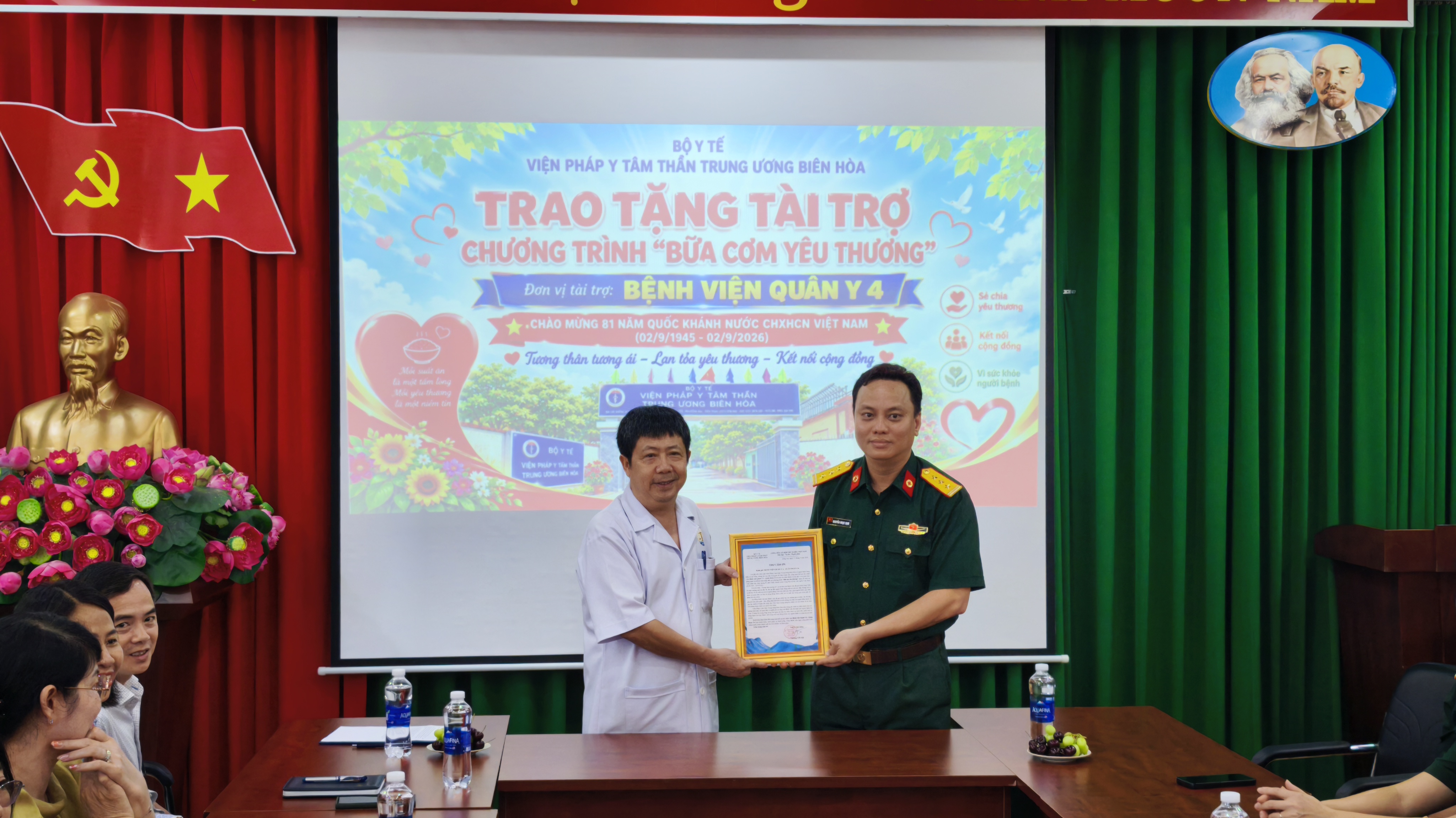 ẤM ÁP CHƯƠNG TRÌNH “BỮA ĂN YÊU THƯƠNG” MANG TẾT ĐỘC LẬP ĐẾN VỚI NGƯỜI BỆNH